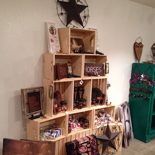 Explore the Apple Annie's Country Store for great gifts, decor items, holiday decor, and delicious jar goods!