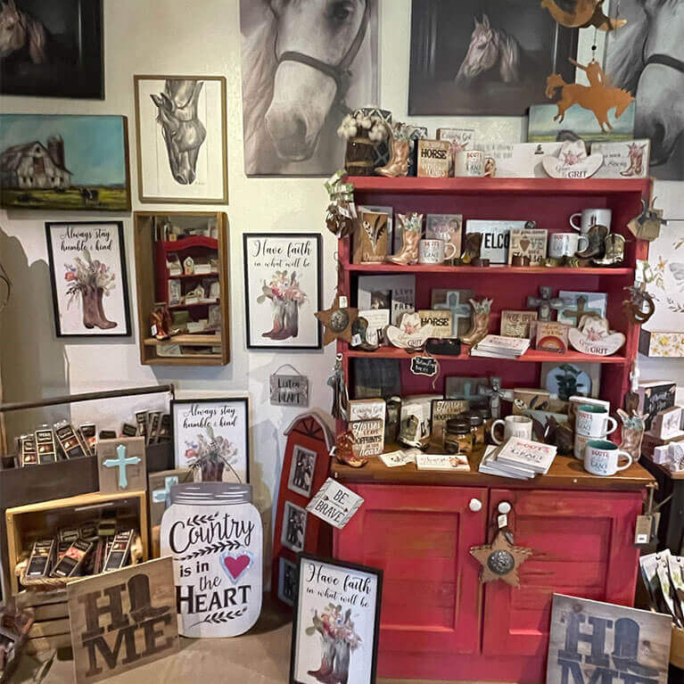 Explore the Apple Annie's Country Store for great gifts, decor items, holiday decor, and delicious jar goods!